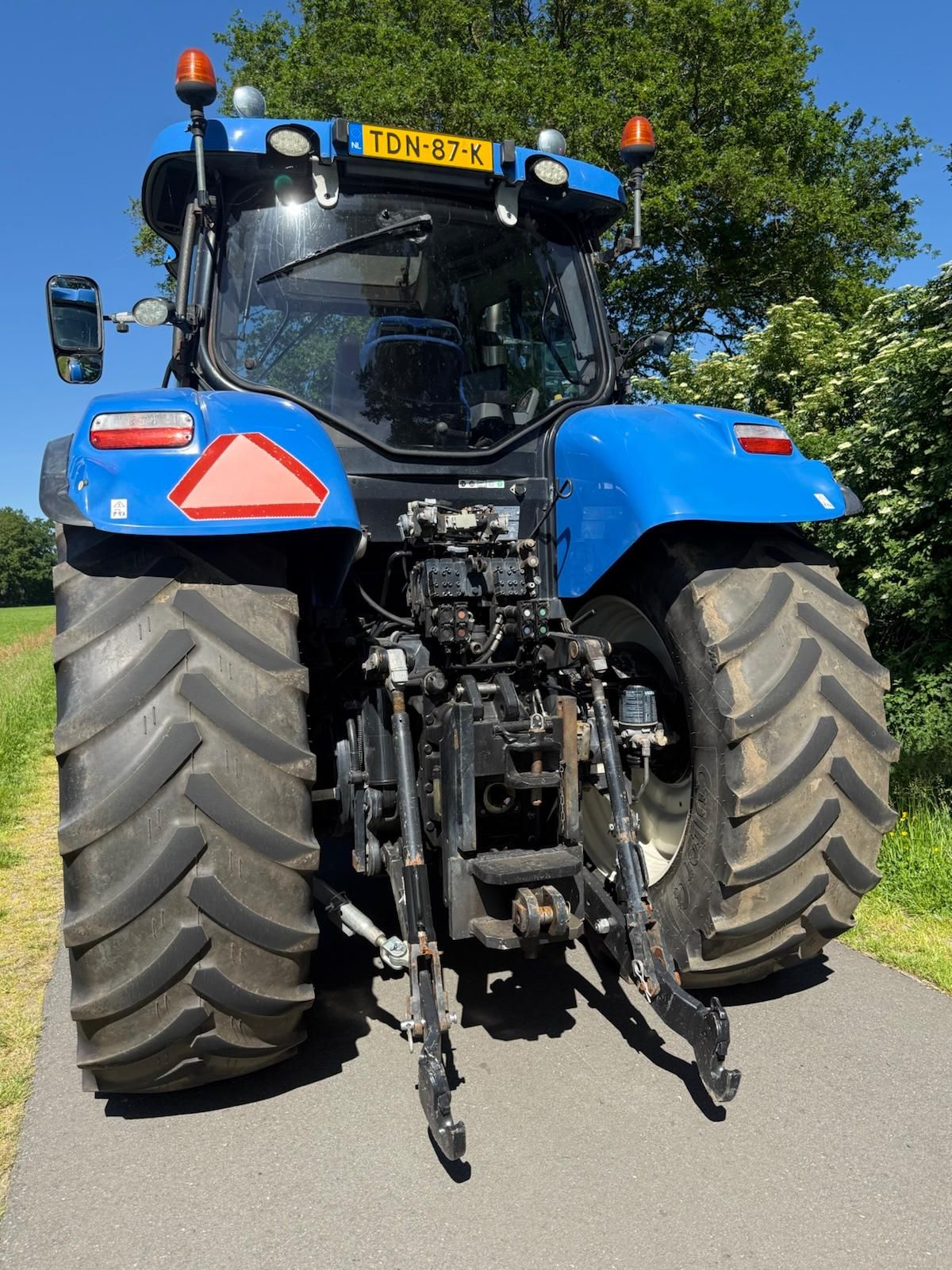 New Holland T 7 250 met Luchtrem en Front PTO