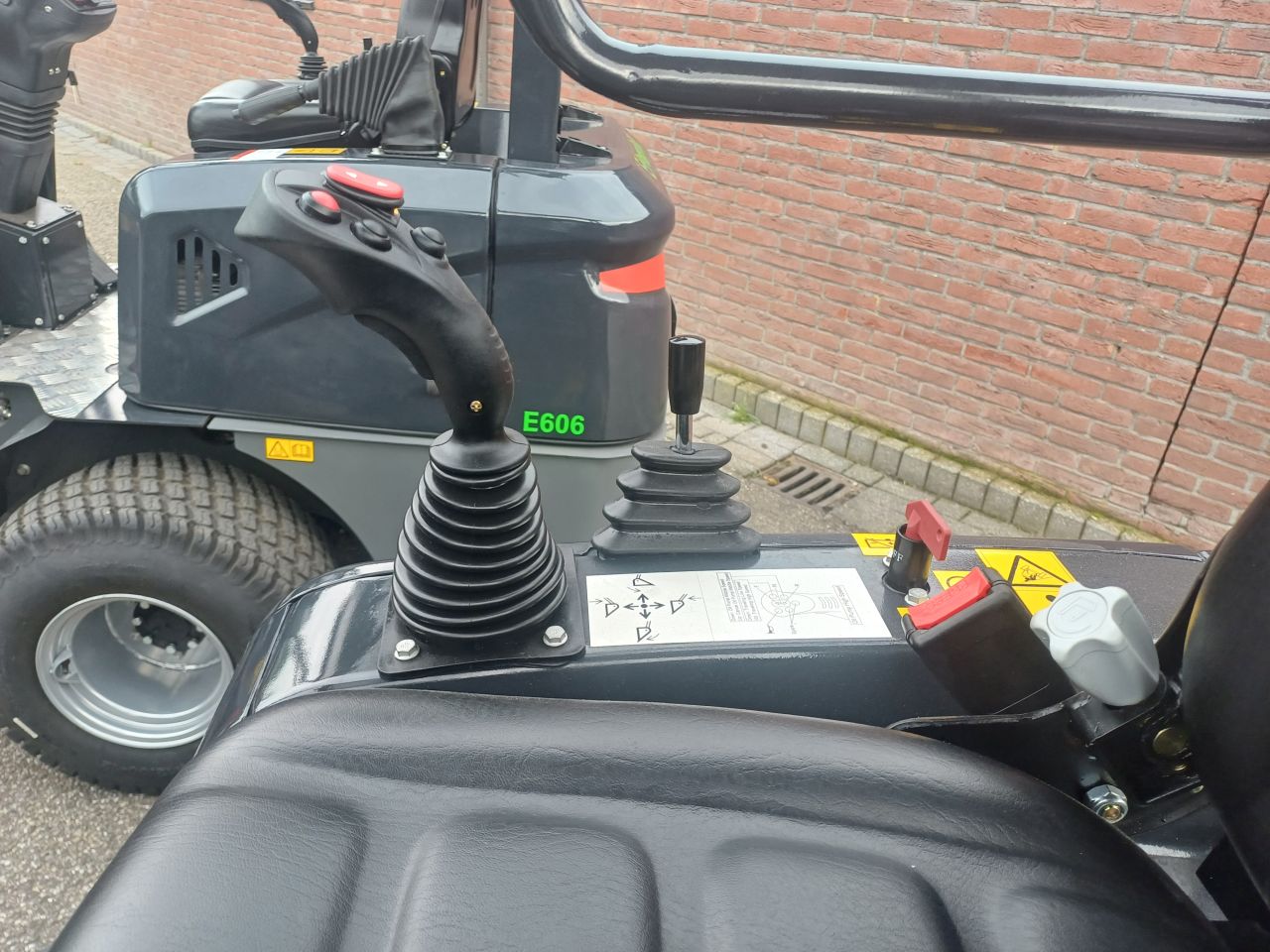 Mini shovel WCM 606