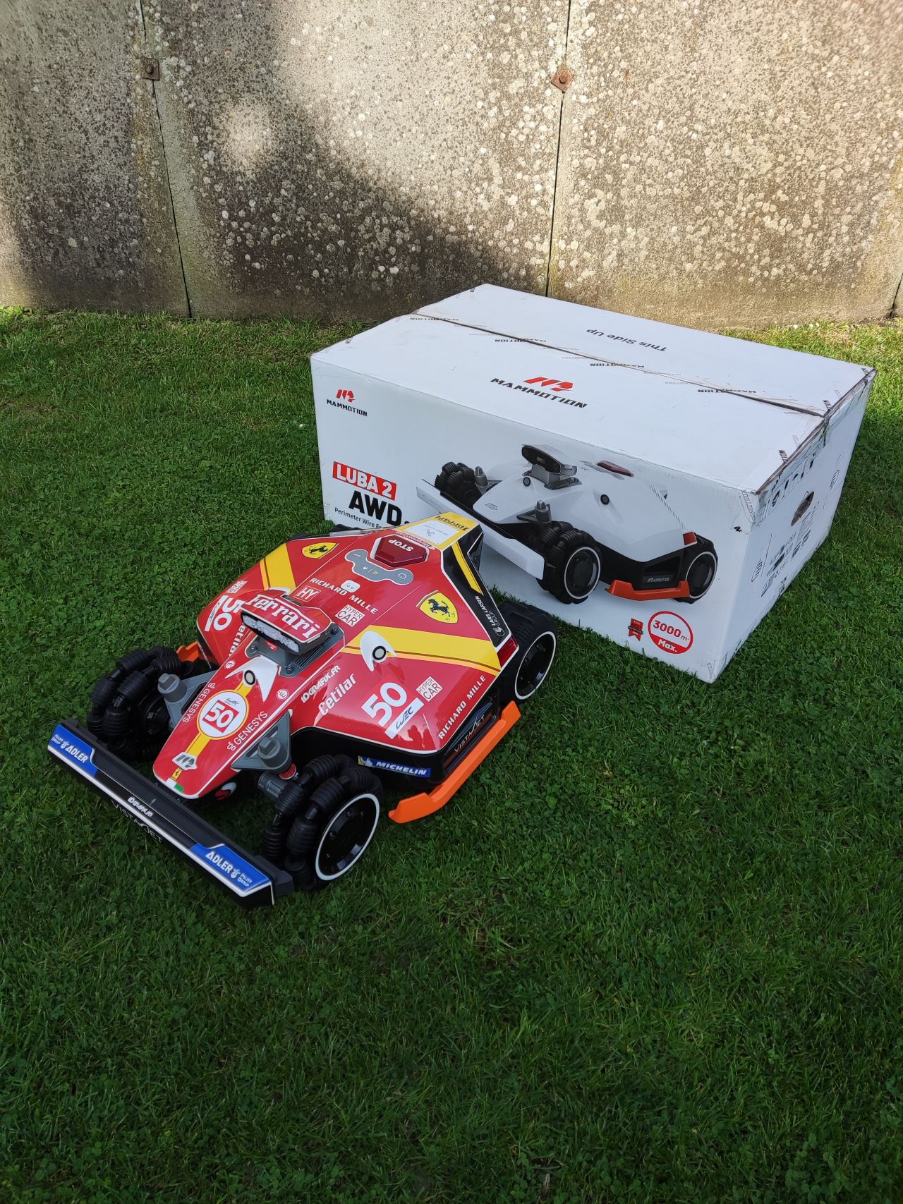 Nieuwe LUBA robotmaaier (GPS, 3000 m2, FERRARI styling, etc)