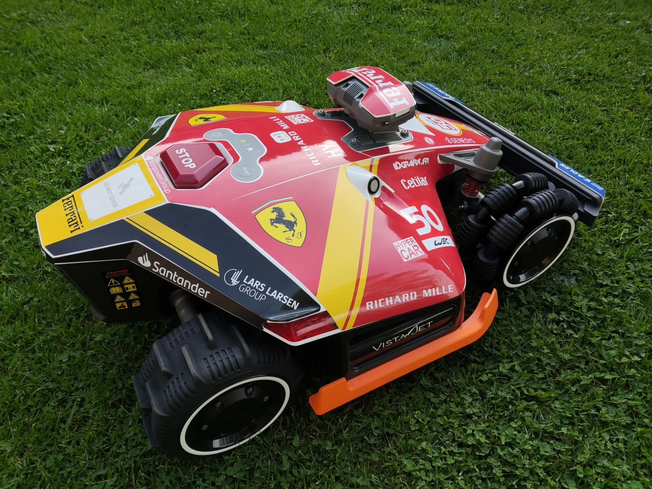 Nieuwe LUBA robotmaaier (GPS, 3000 m2, FERRARI styling, etc)