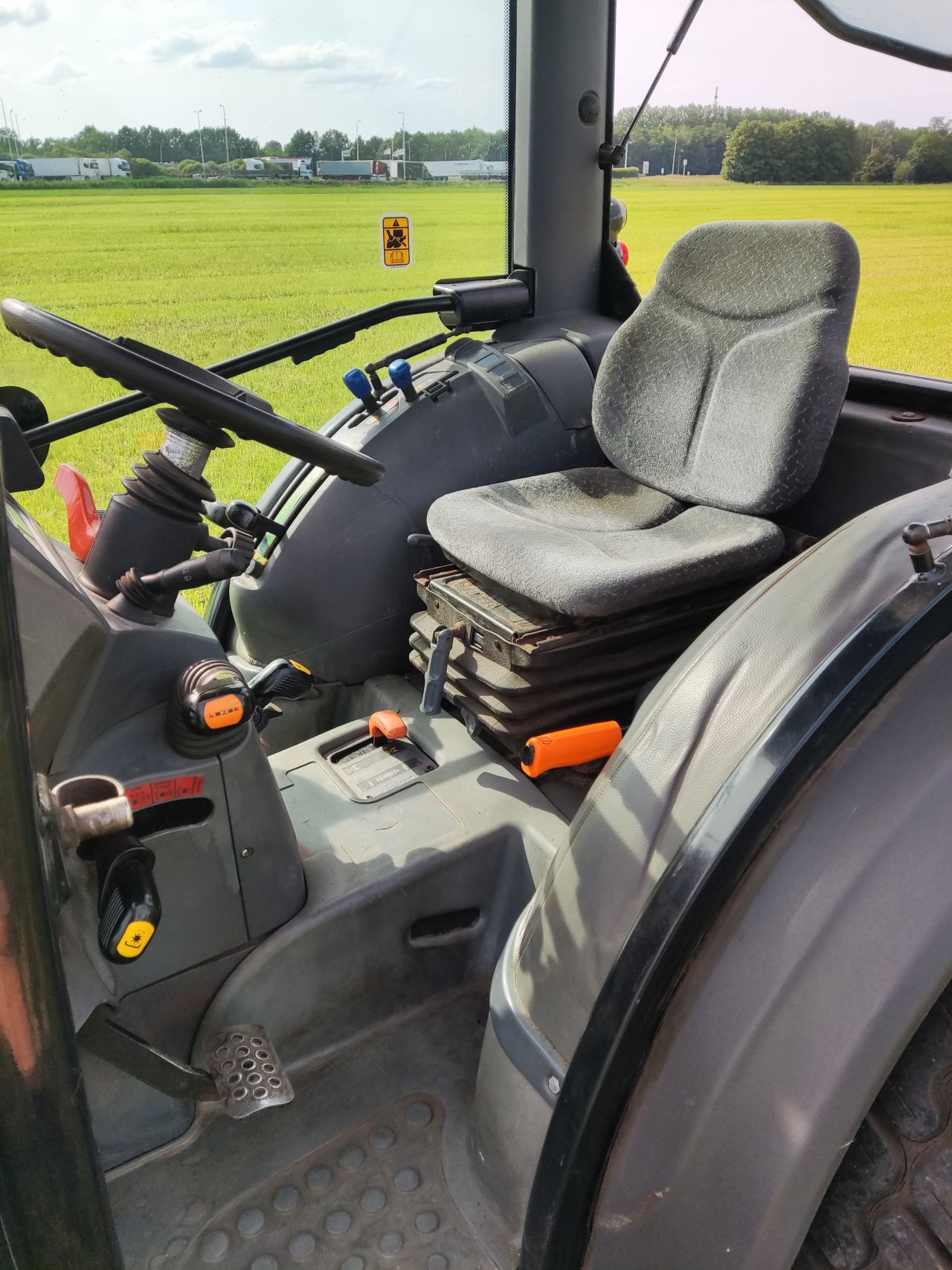 LAMBORGHINI tractor (type R1.55, 52 pk, 4WD, cabine, 3.556 uur)