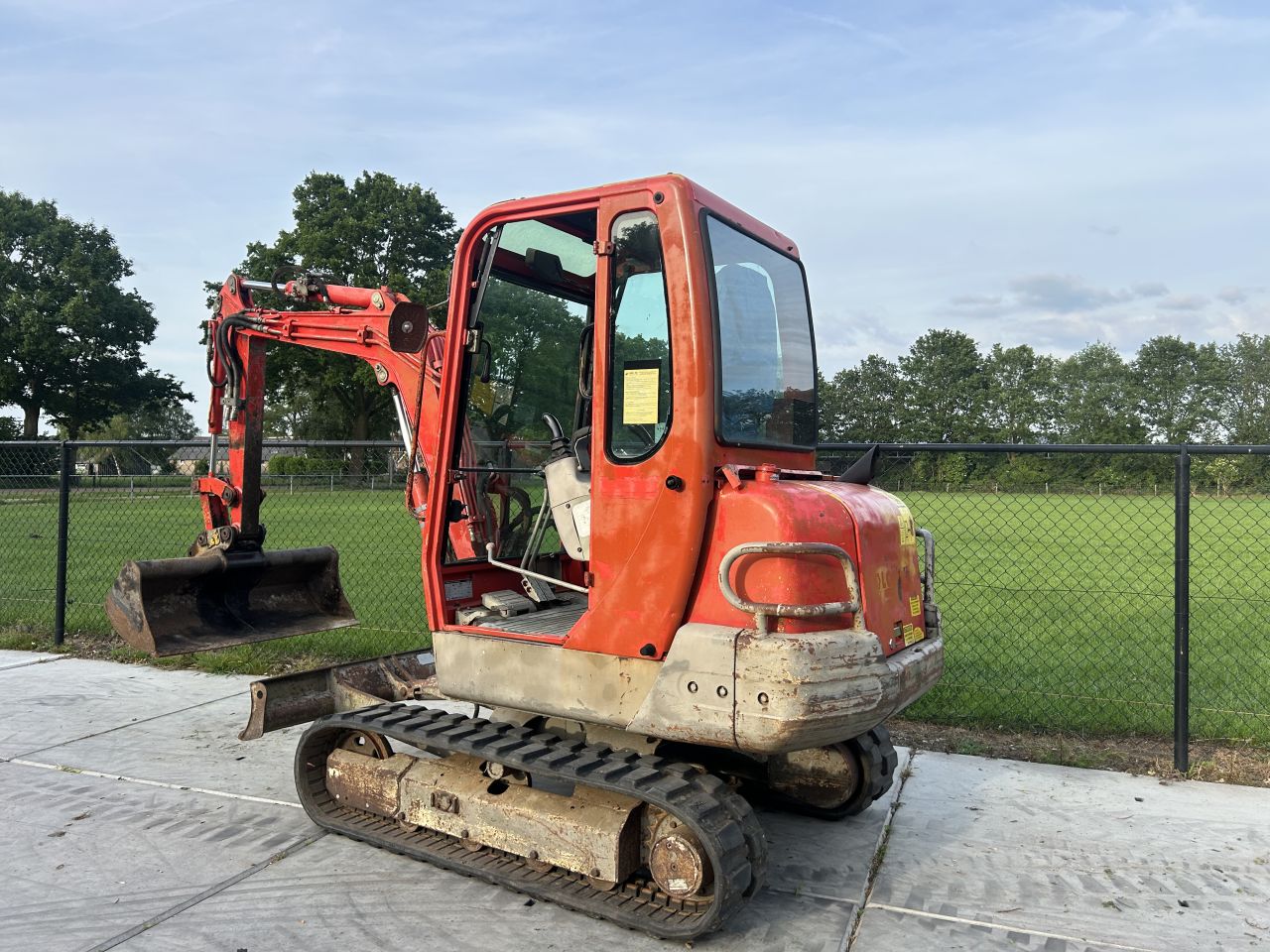 Yanmar b25v