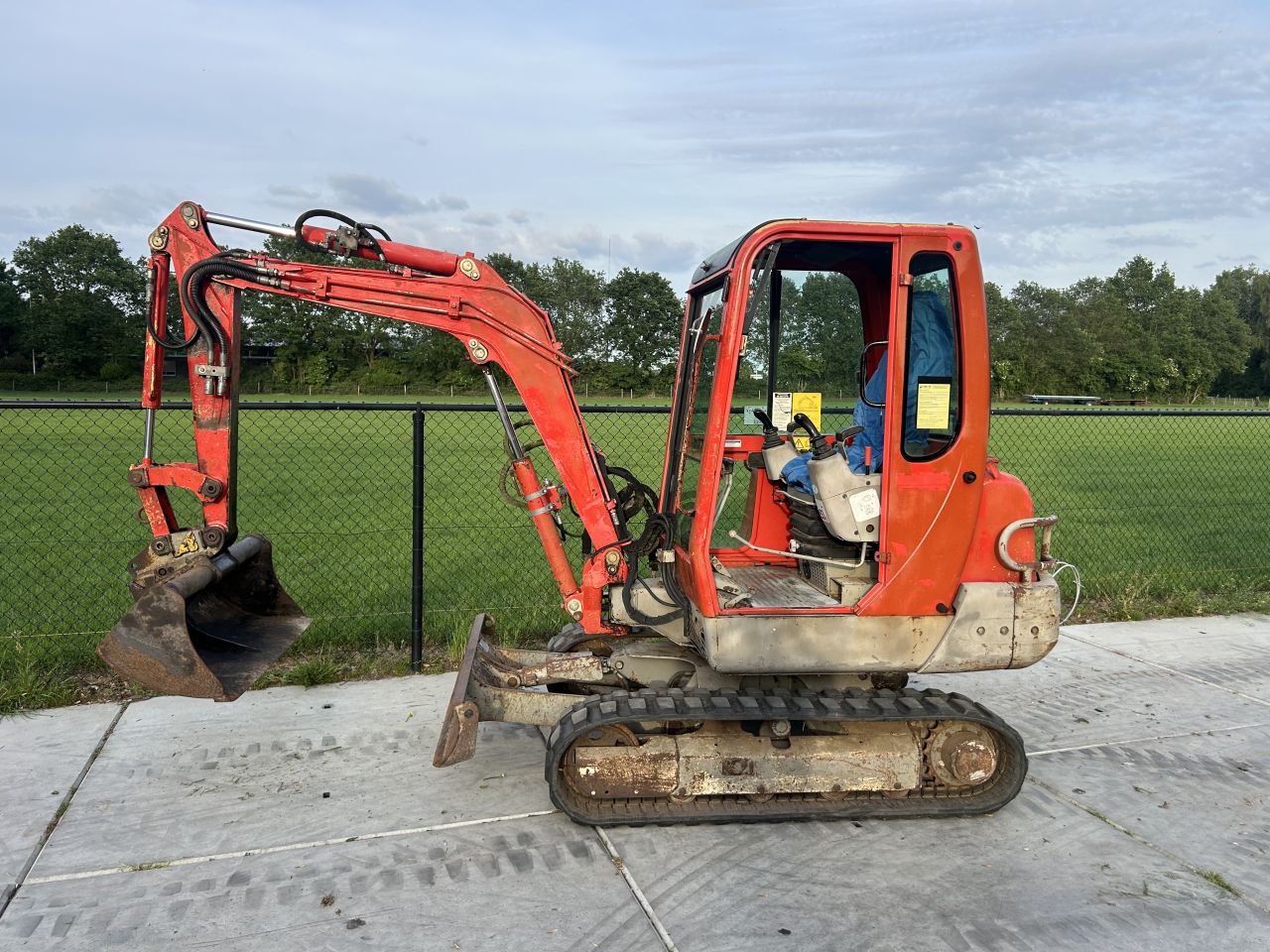 Yanmar b25v