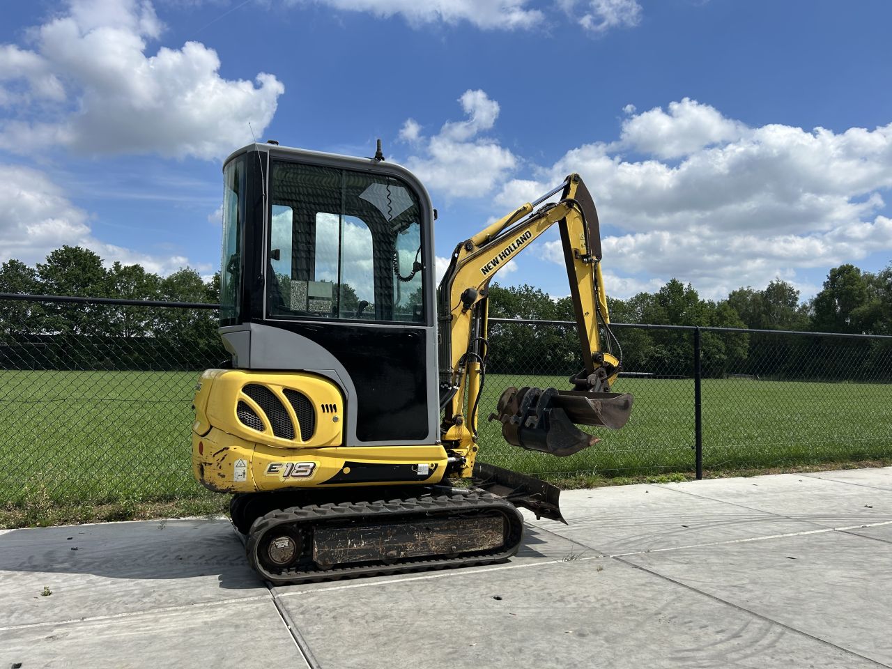 Complete New Holland E18 minigraver ( MARGE)