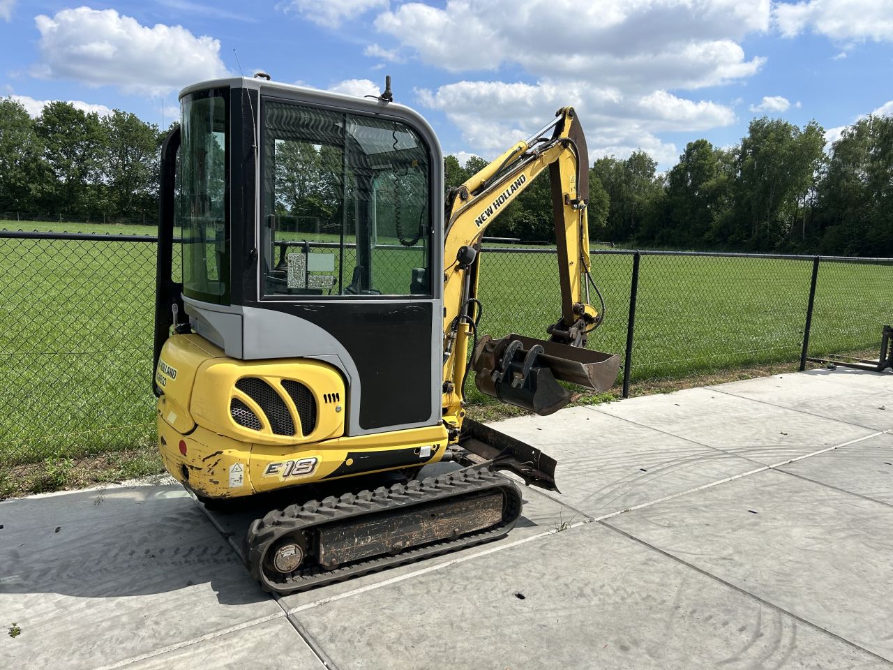 Complete New Holland E18 minigraver ( MARGE)