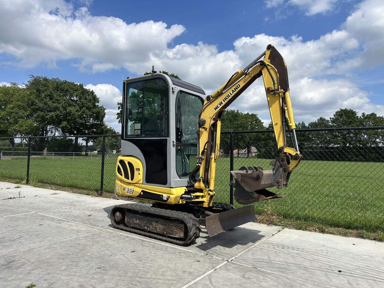 Complete New Holland E18 minigraver ( MARGE)