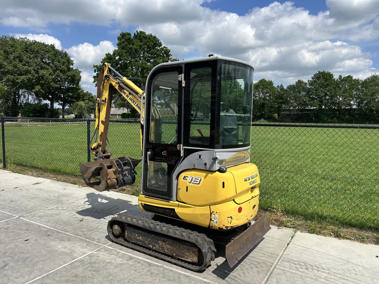 Complete New Holland E18 minigraver ( MARGE)
