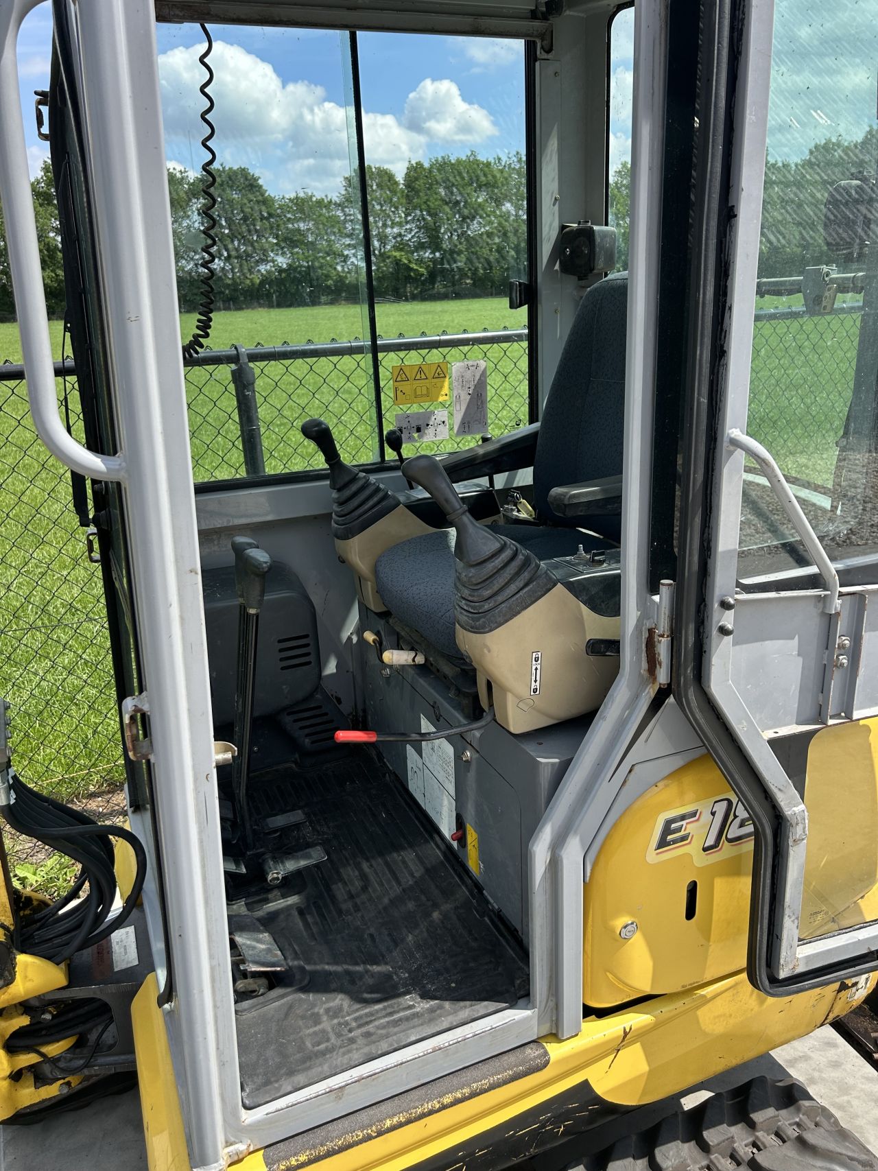 Complete New Holland E18 minigraver ( MARGE)