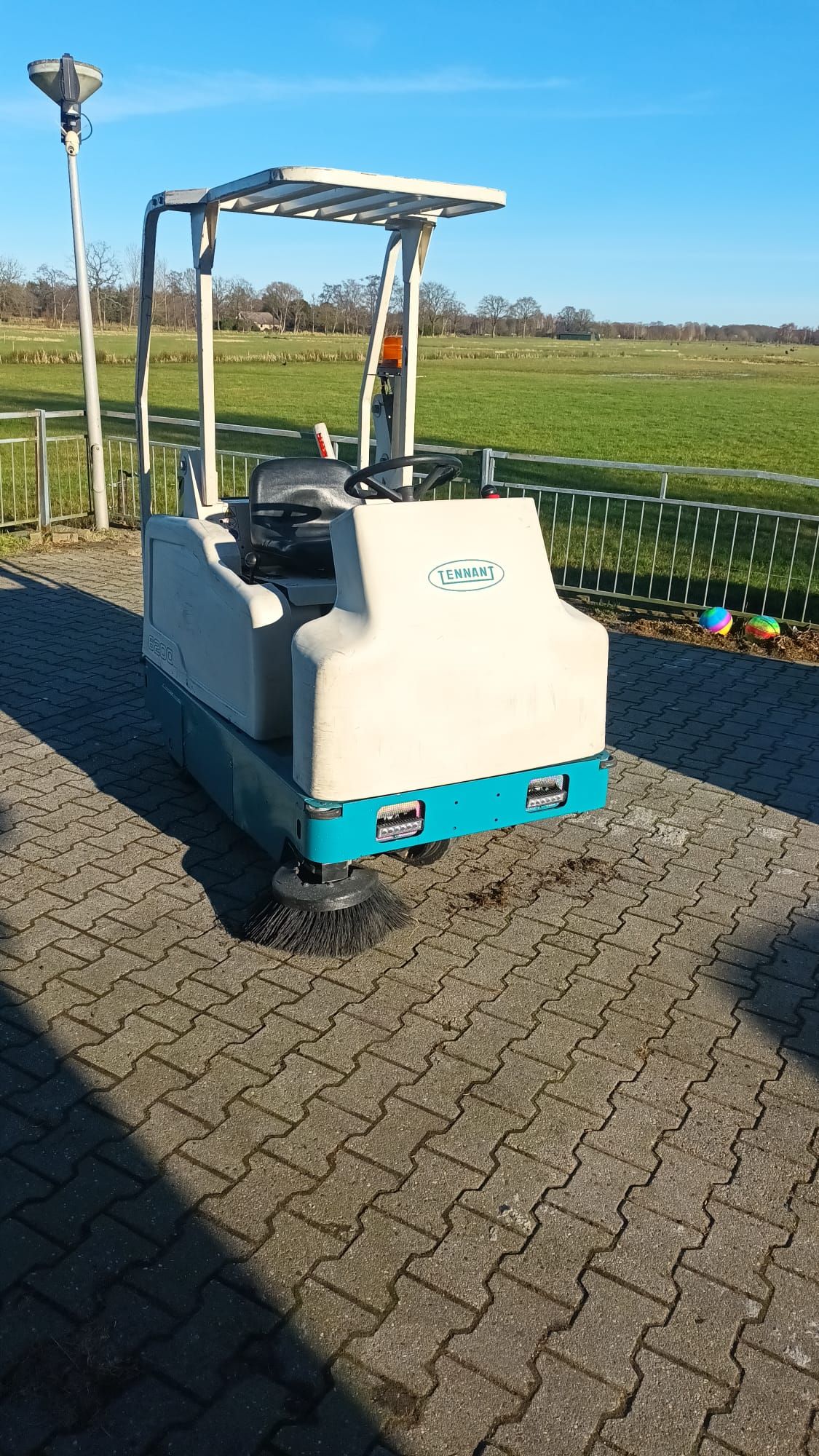 Gebruikte Tennant 6200 Industriële Veegmachine -nieuwe batterij!