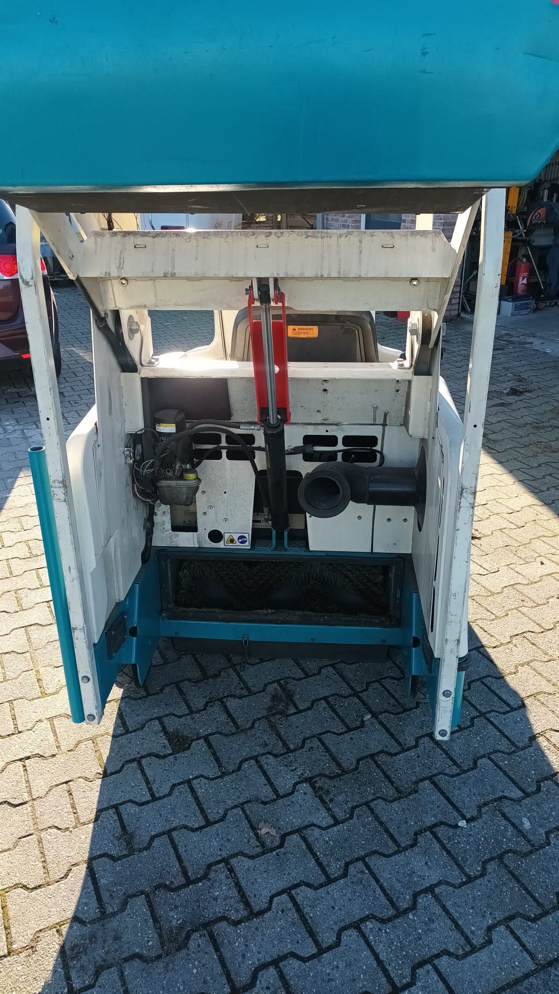 Gebruikte Tennant 6200 Industriële Veegmachine -nieuwe batterij!