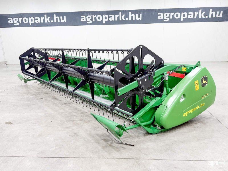John Deere 620R UN 6.1 m grain header with new header trailer