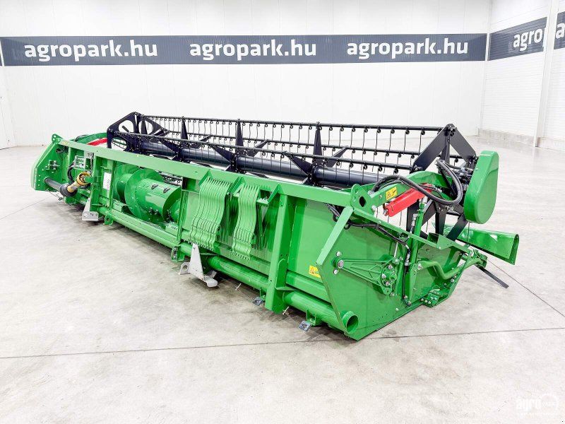 John Deere 620R UN 6.1 m grain header with new header trailer