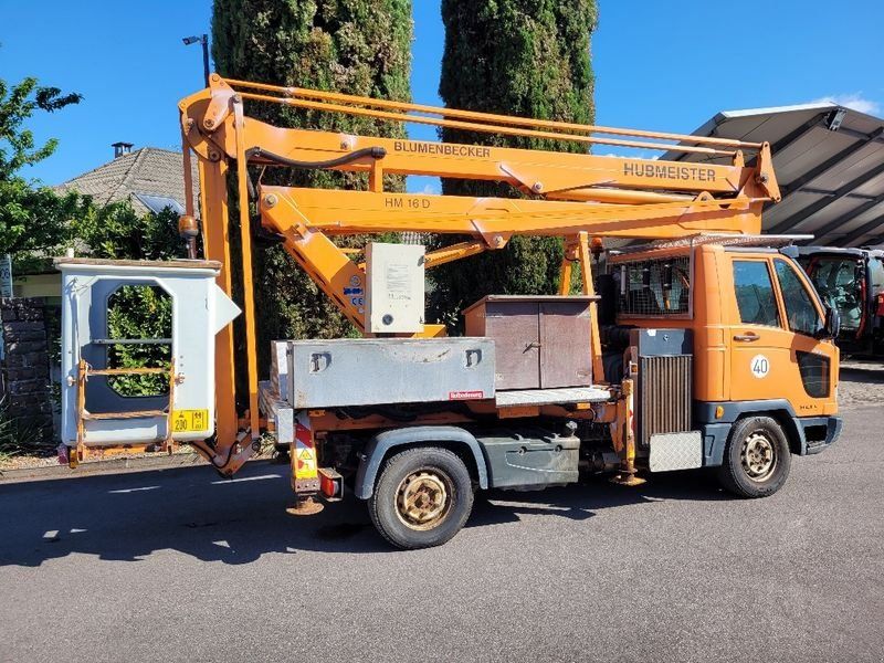 Multicar M 30 mit Blumenbecker GB275