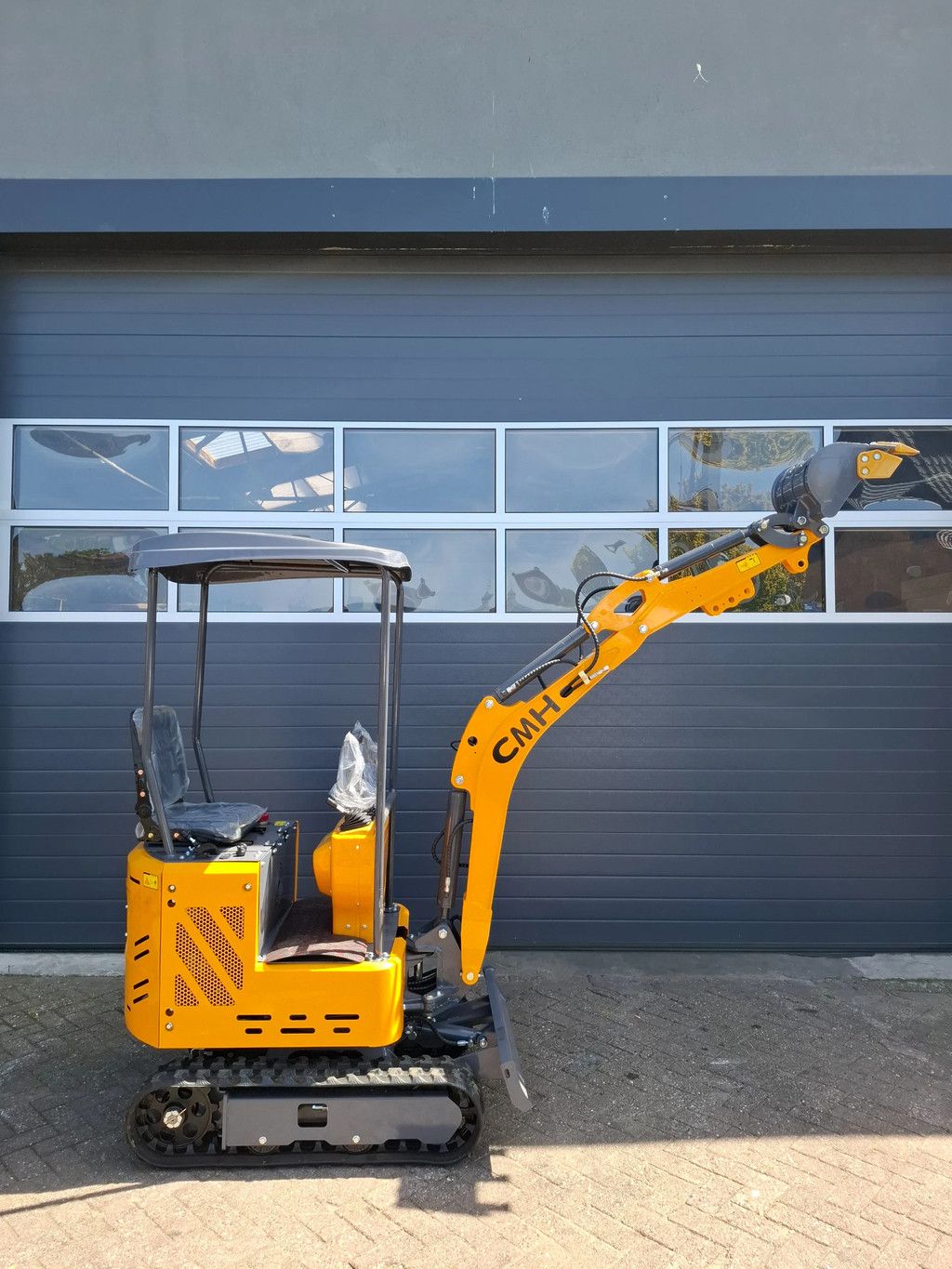 CMH LX10-B Minigraver 1tons Zwenkgiek