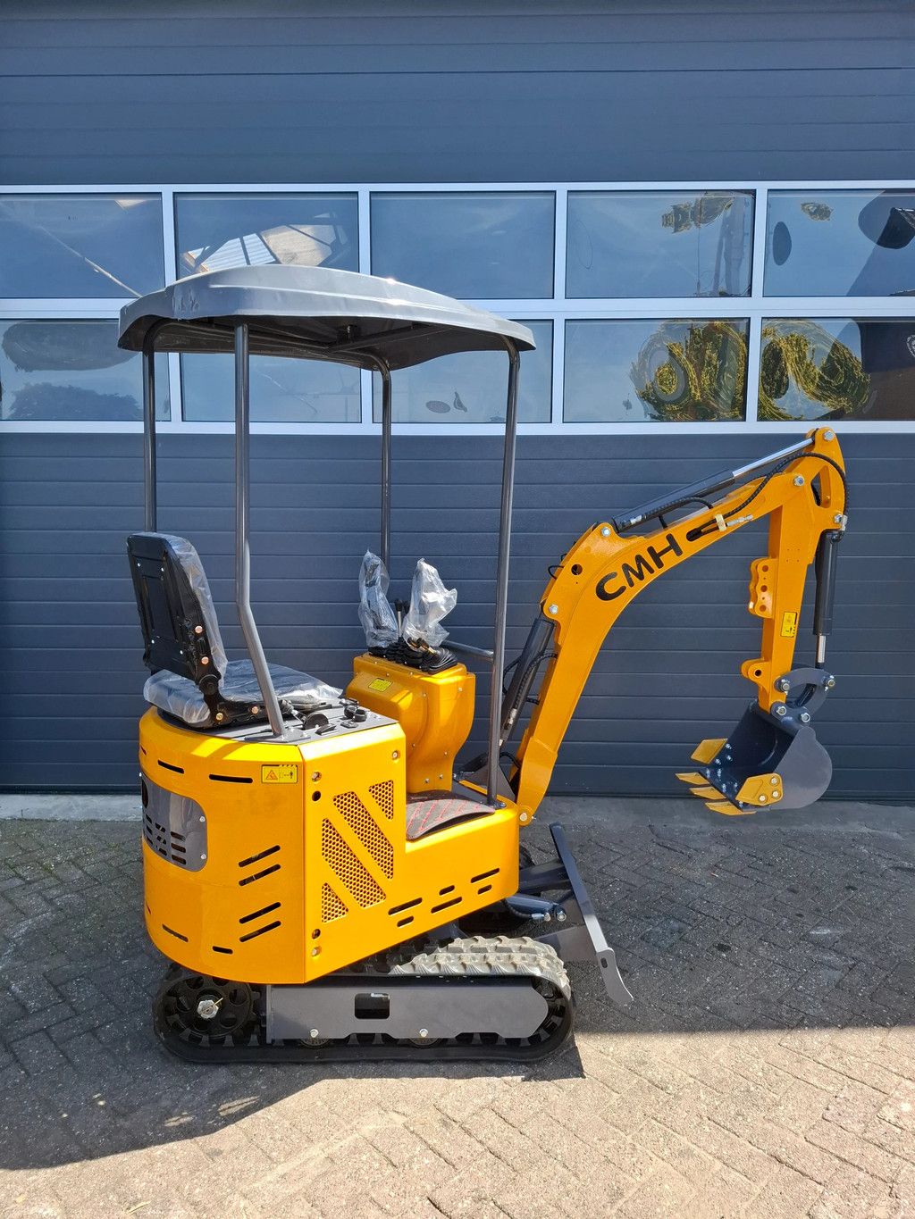 CMH LX10-B Minigraver 1tons Zwenkgiek