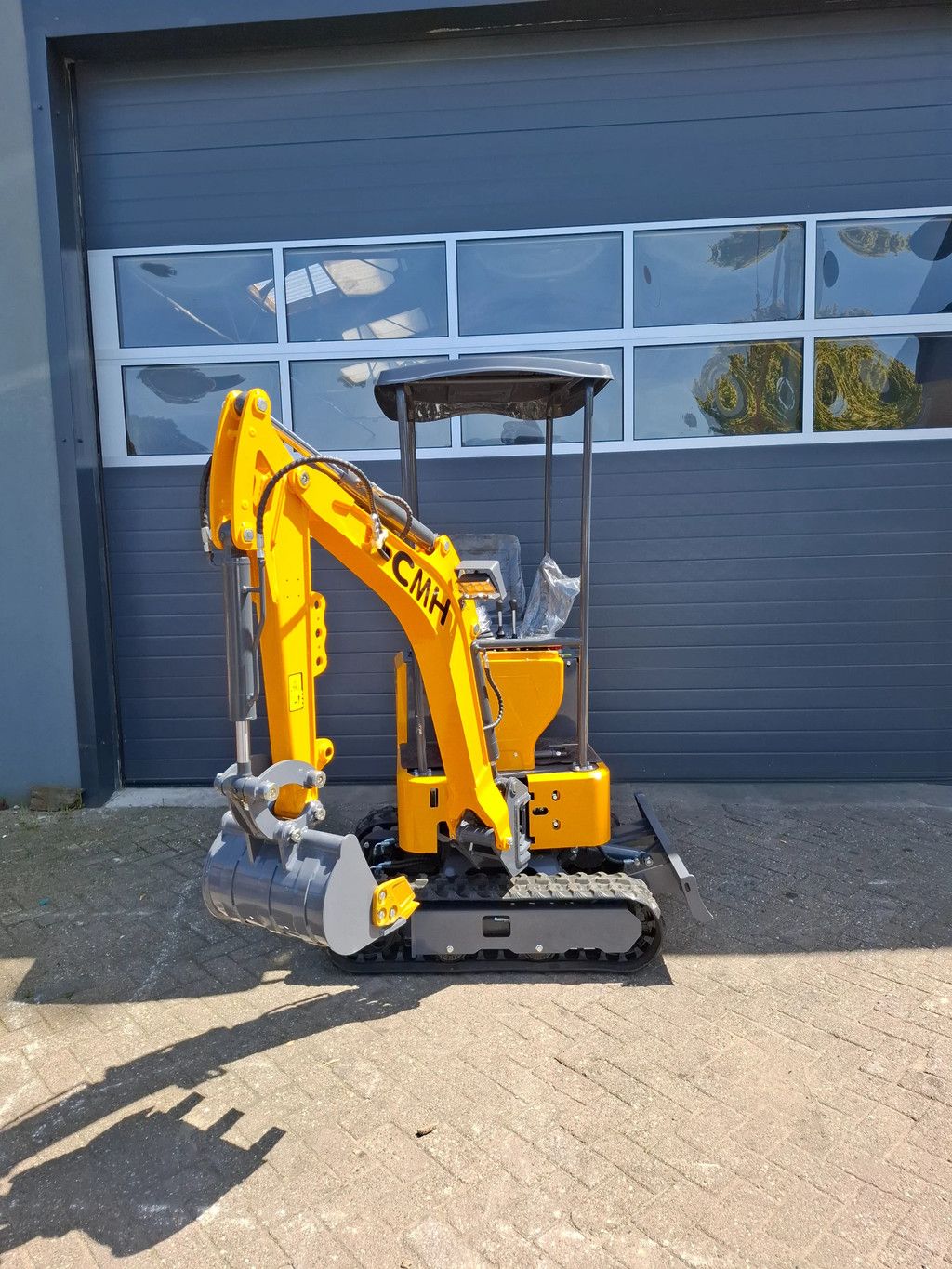 CMH LX10-B Minigraver 1tons Zwenkgiek