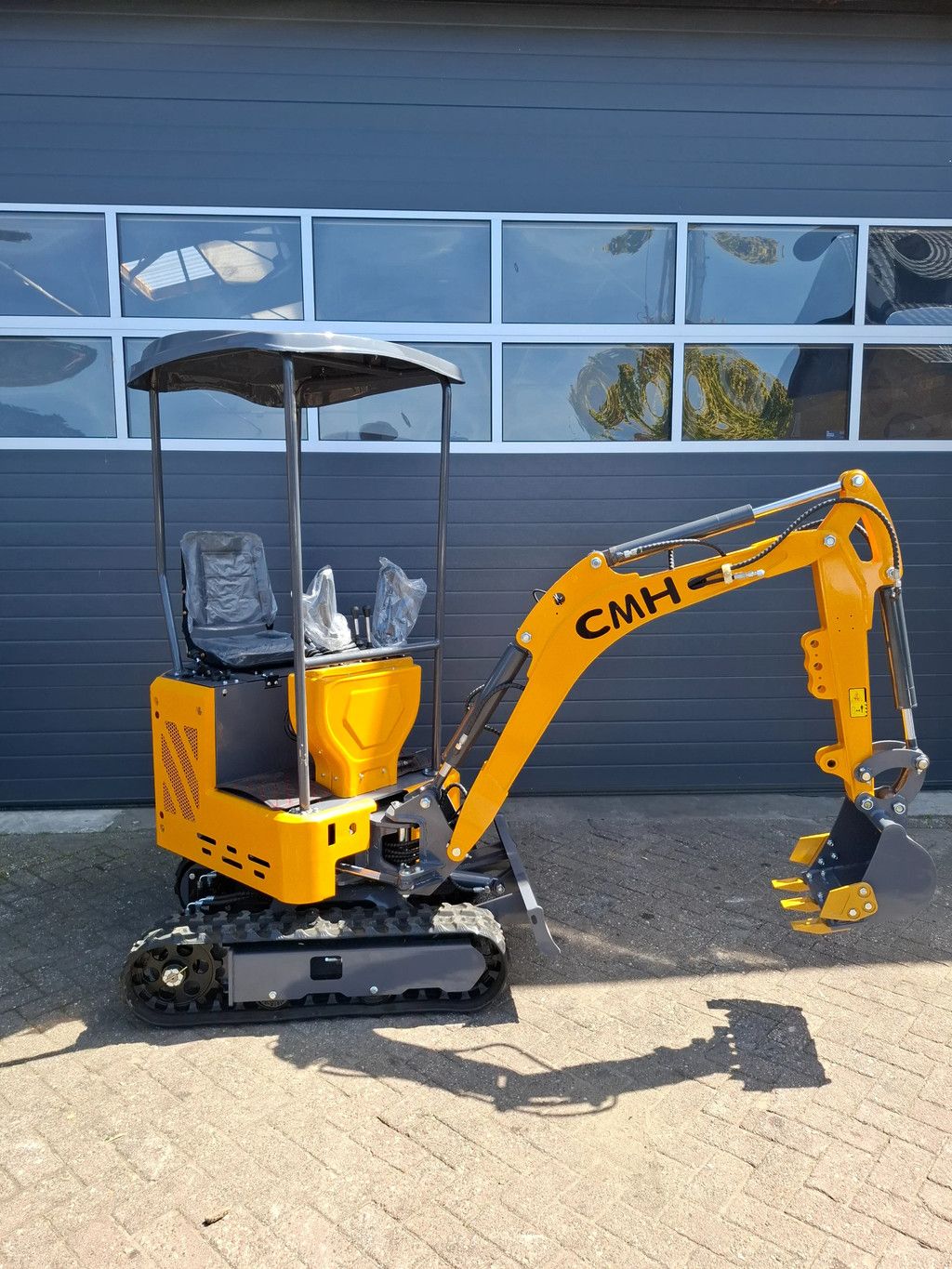 CMH LX10-B Minigraver 1tons Zwenkgiek