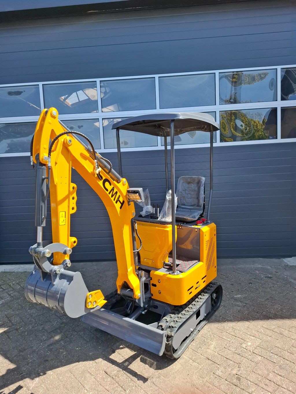 CMH LX10-B Minigraver 1tons Zwenkgiek