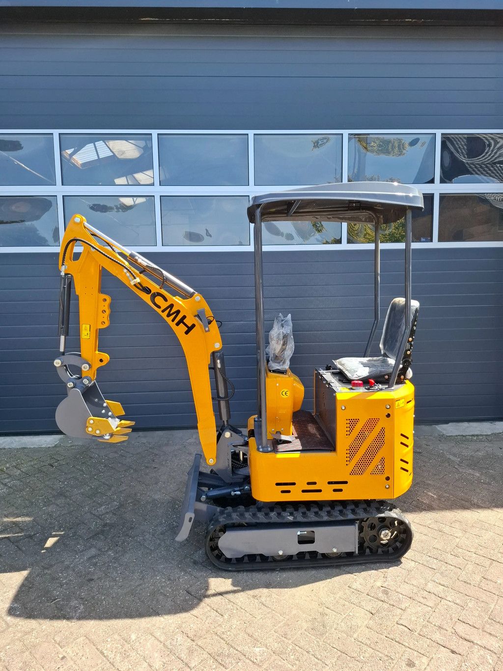 CMH LX10-B Minigraver 1tons Zwenkgiek