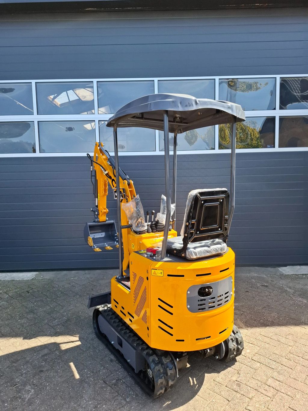 CMH LX10-B Minigraver 1tons Zwenkgiek