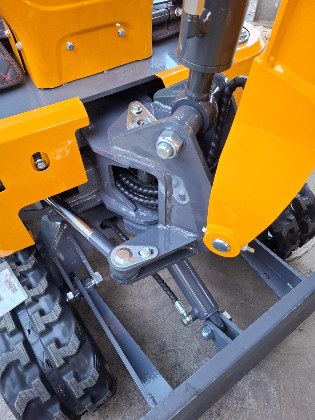 CMH LX10-B Minigraver 1tons Zwenkgiek