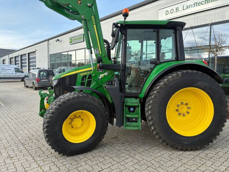 John Deere 6090M