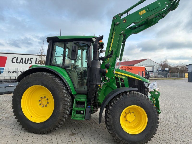 John Deere 6090M