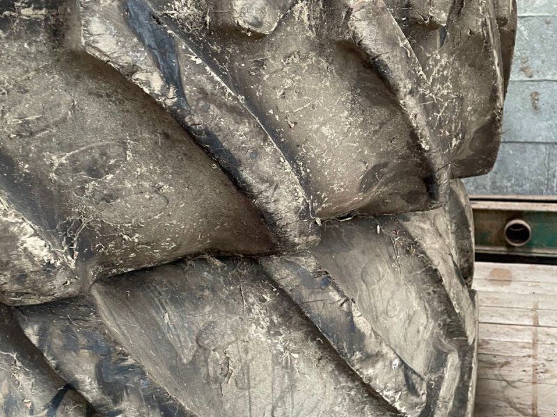 BKT 520/85 R42 20,8/42