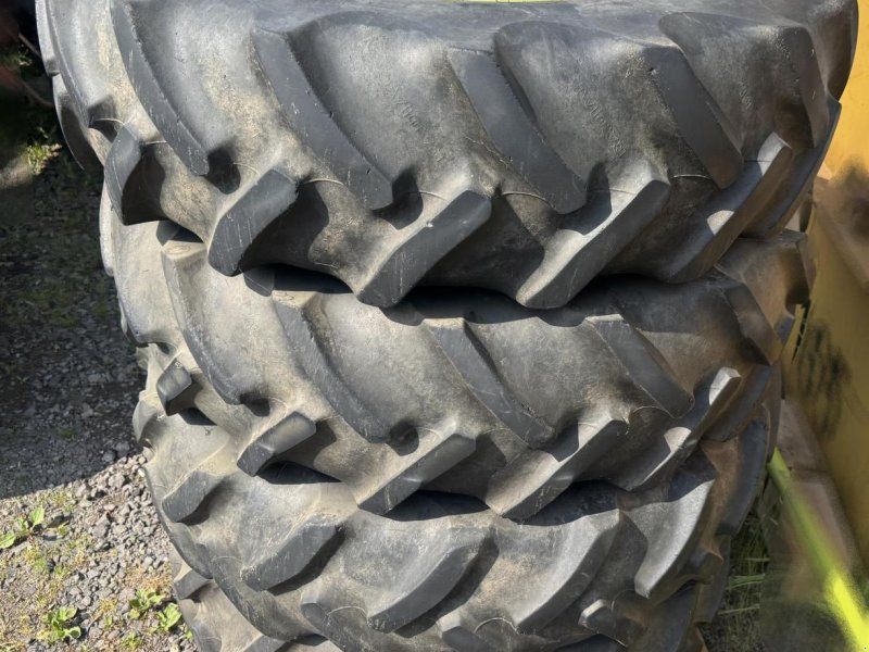 Goodyear 13.6R28 8-Loch 4-Stk.
