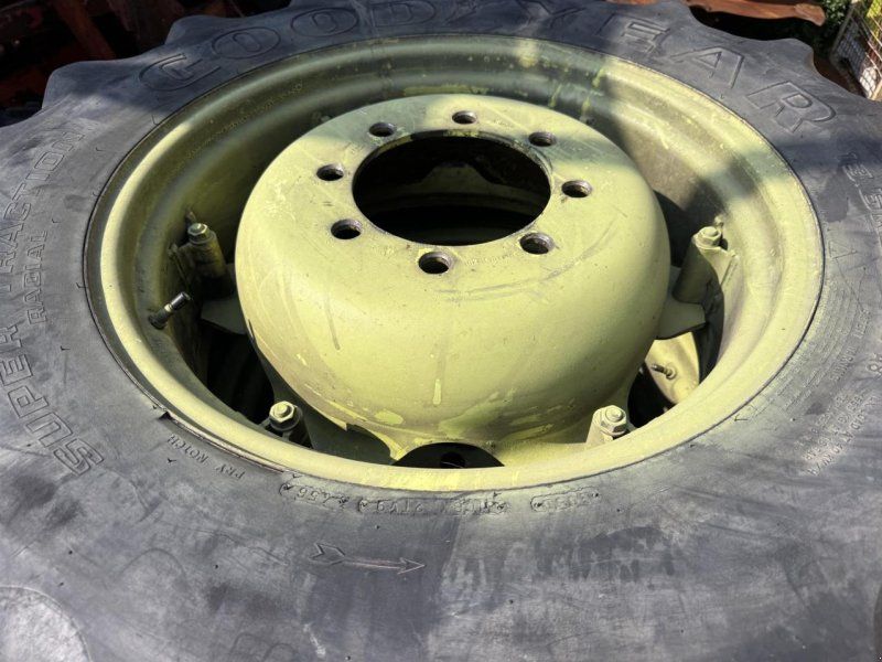 Goodyear 13.6R28 8-Loch 4-Stk.