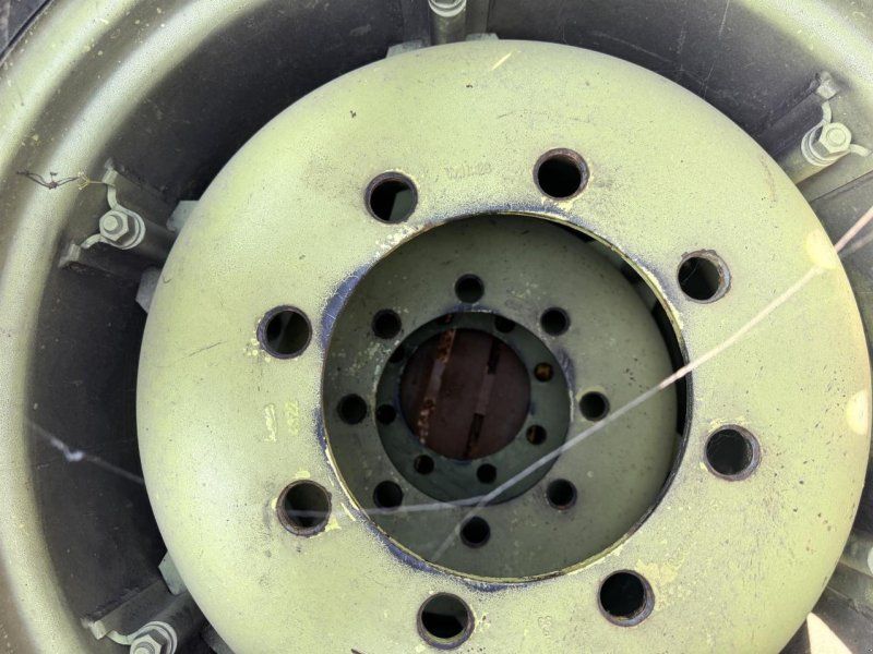 Goodyear 13.6R28 8-Loch 4-Stk.