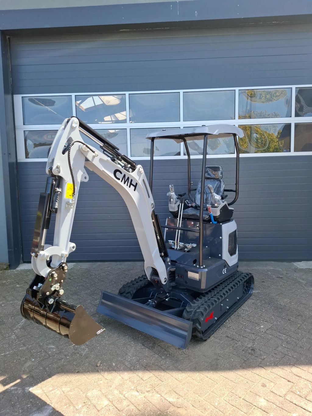 CMH LX18 Minigraver 1.8T Kubota D722