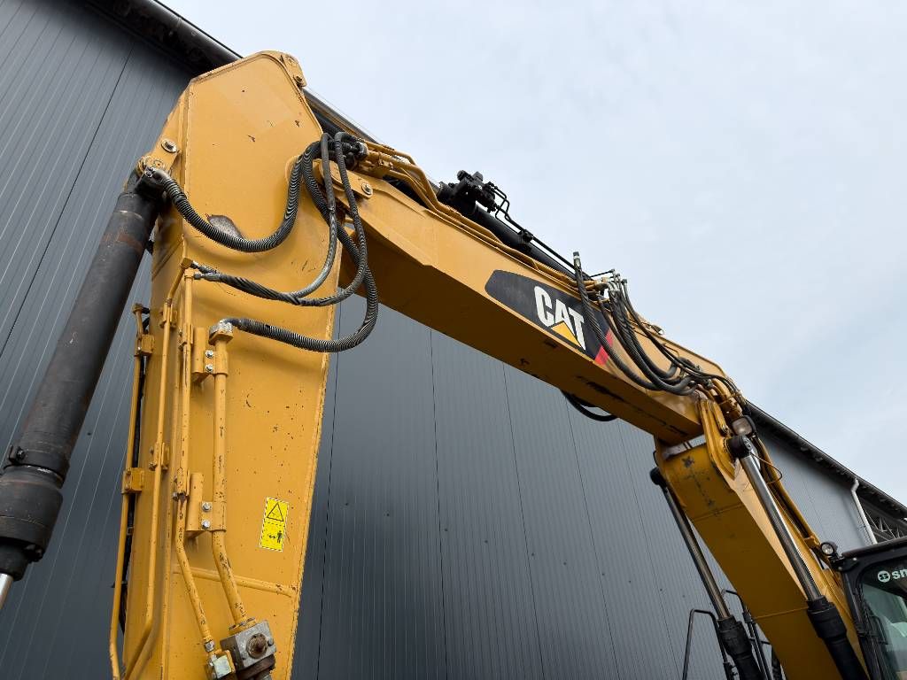 CAT 323EL VA