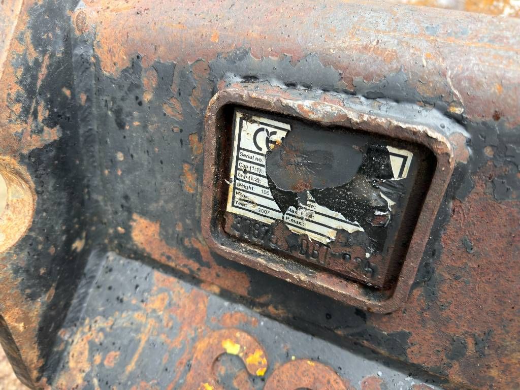 Takeuchi TB235
