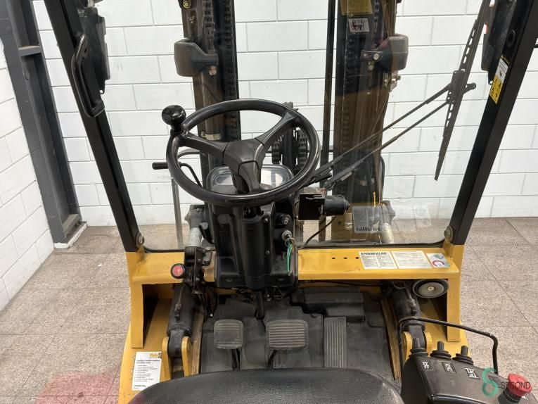Gabelstapler CNG Caterpillar GP 25 K 2000 Triplex