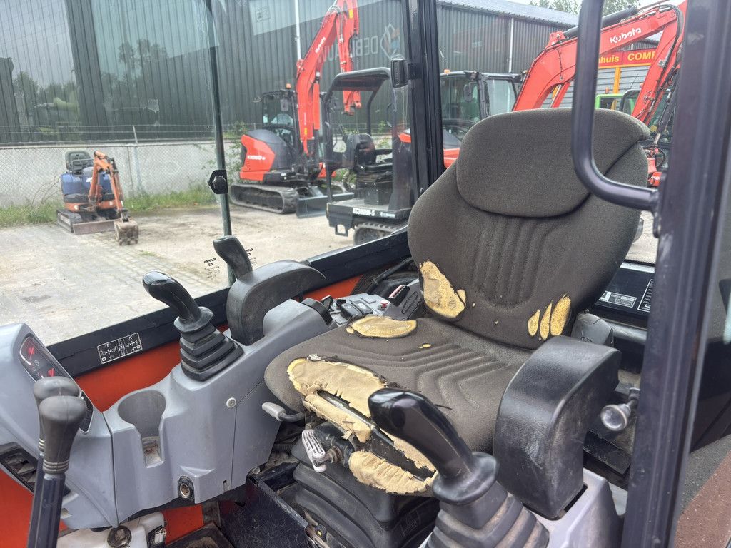 KUBOTA KX027-4