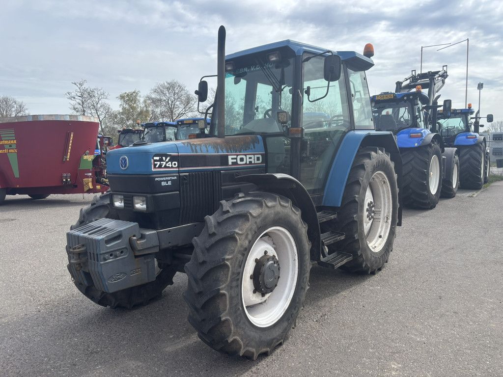 NEW HOLLAND 7740