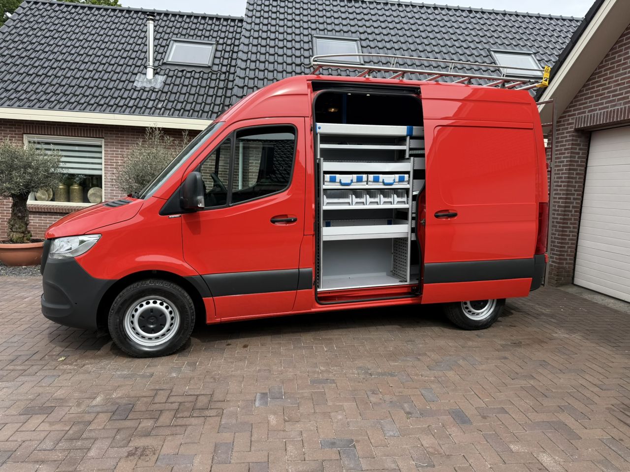 Mercedes Sprinter Sortimo servicebus L1 H2 Victron omvormer
