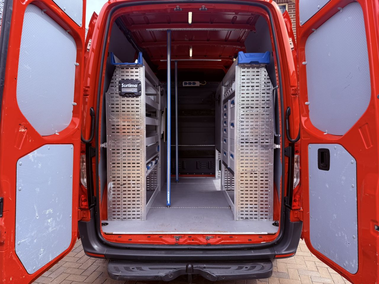 Mercedes Sprinter Sortimo servicebus L1 H2 Victron omvormer