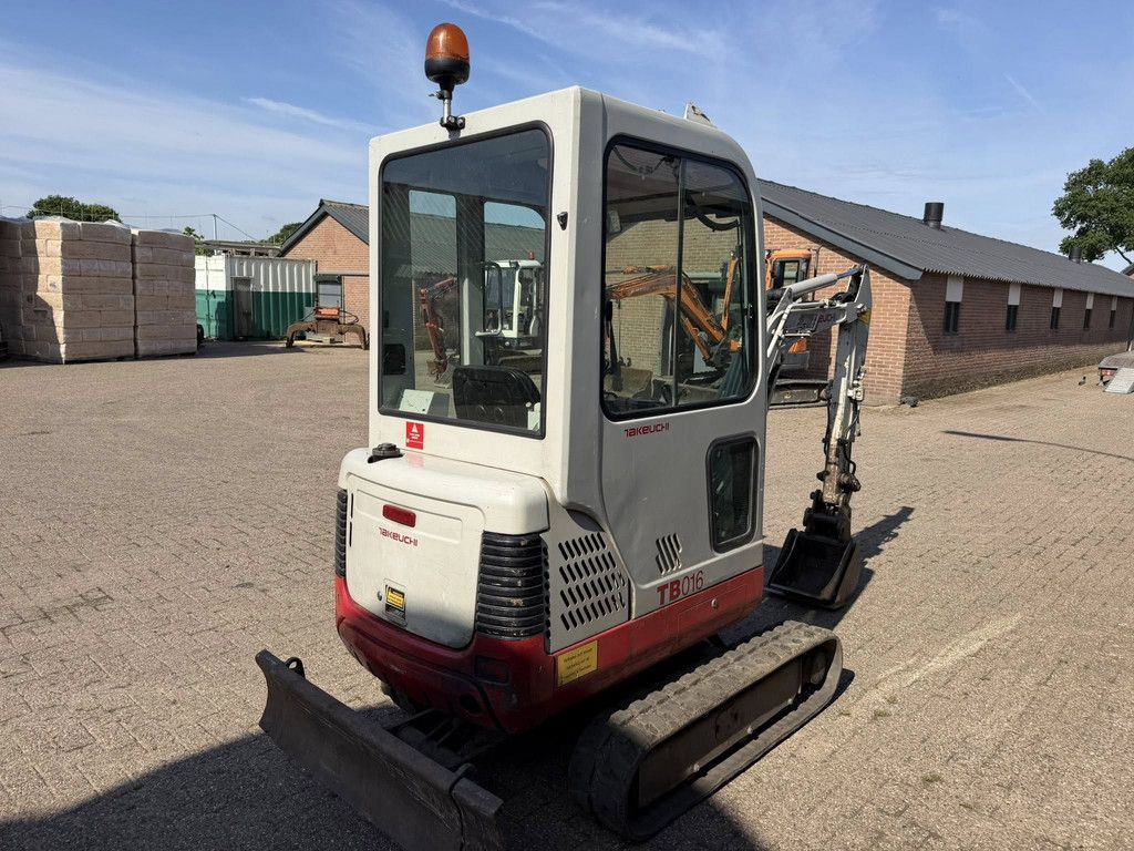 Takeuchi TB 016 Graafmachine
