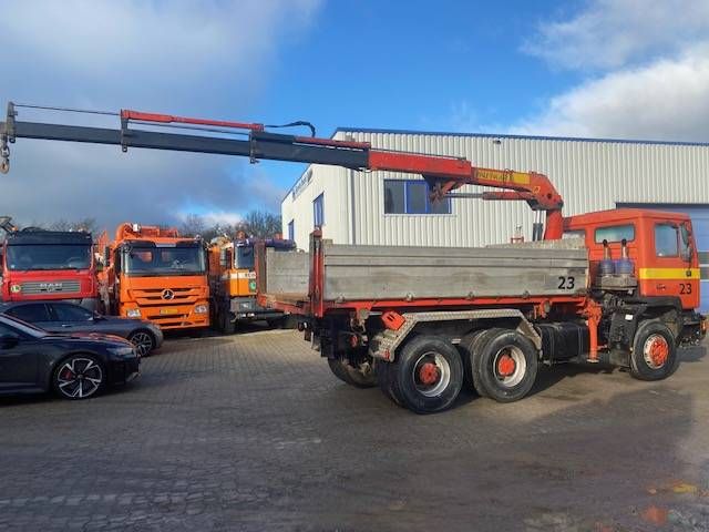 Kipper Vrachtwagen MAN 26.332 6x4 Diesel 1990 met Kraan