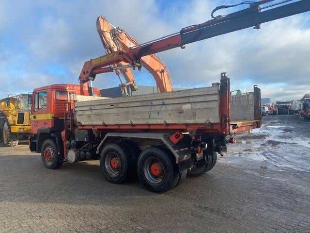 Kipper Vrachtwagen MAN 26.332 6x4 Diesel 1990 met Kraan
