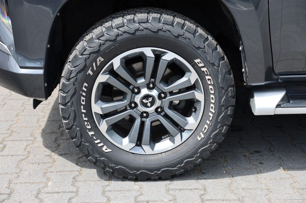 Mitsubishi L200 2.2 DI-D CLUB CAB INTENSE 4WD VAN