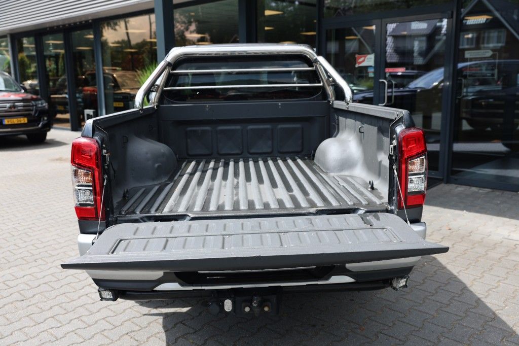 Mitsubishi L200 2.2 DI-D CLUB CAB INTENSE 4WD VAN