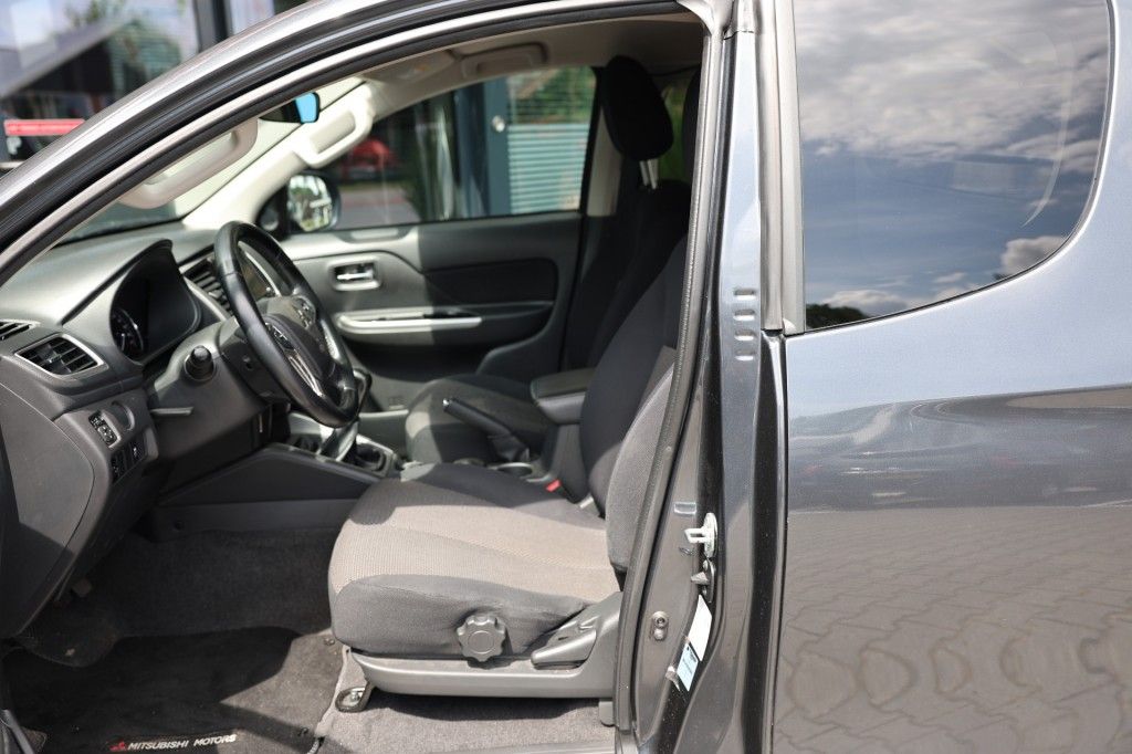 Mitsubishi L200 2.2 DI-D CLUB CAB INTENSE 4WD VAN