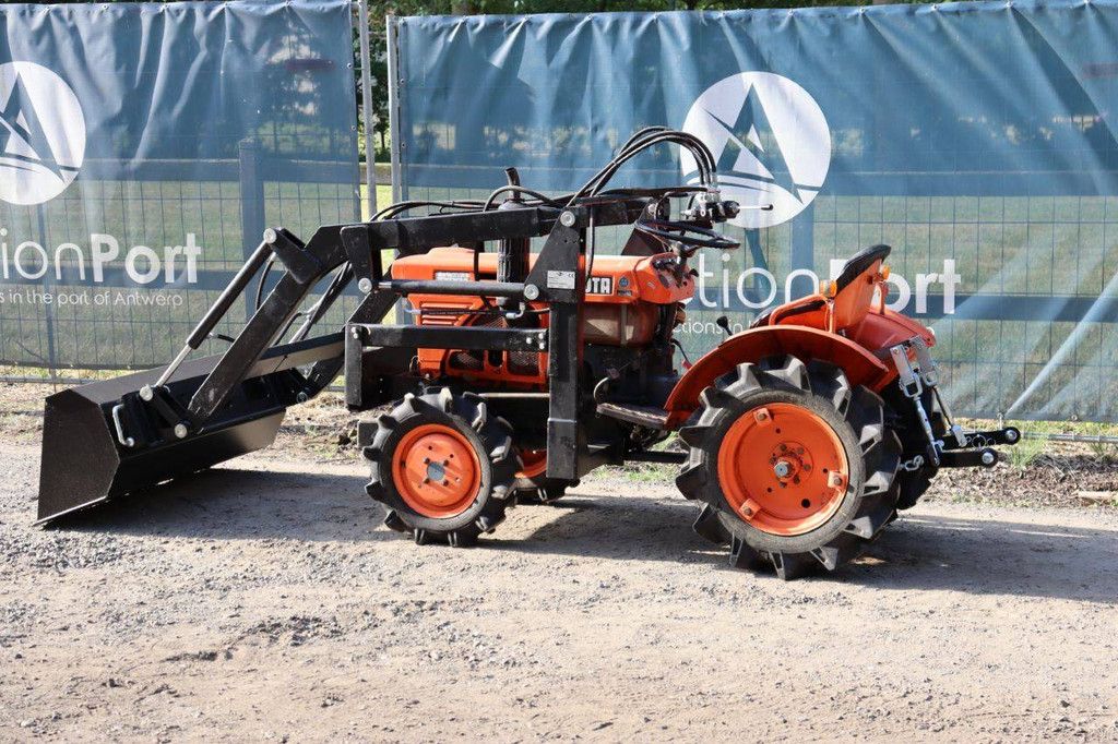 Kubota B7001 Kleintraktor Diesel 14 PS mit Frontlader
