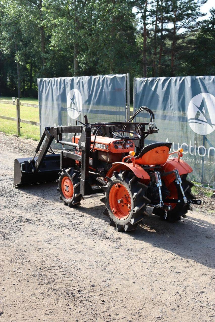 Kubota B7001 Kleintraktor Diesel 14 PS mit Frontlader