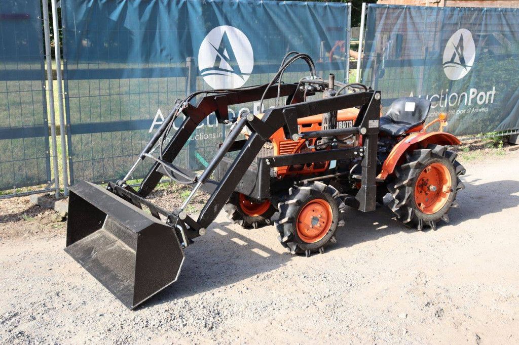 Kubota B7001 Kleintraktor Diesel 14 PS mit Frontlader