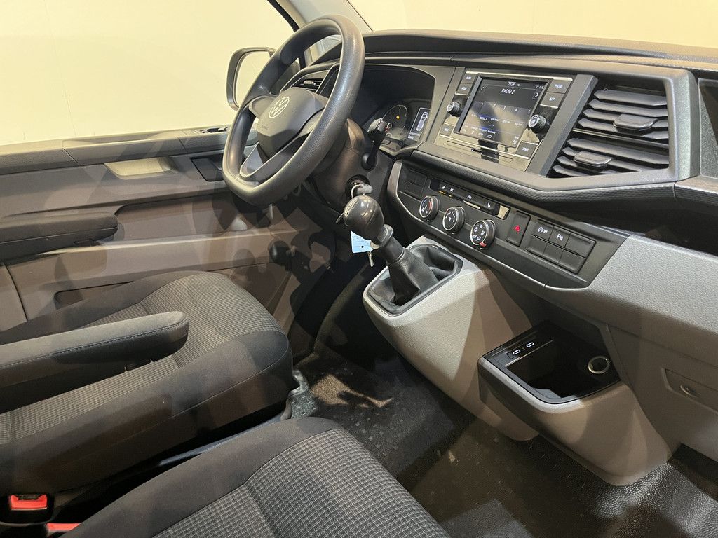 Volkswagen Transporter 2.0 TDI L2H1 / Euro 6 / Schuifdeur L + R / Airco / CarPlay / Trekhaak / Cruise Control / PDC / 3-Zits