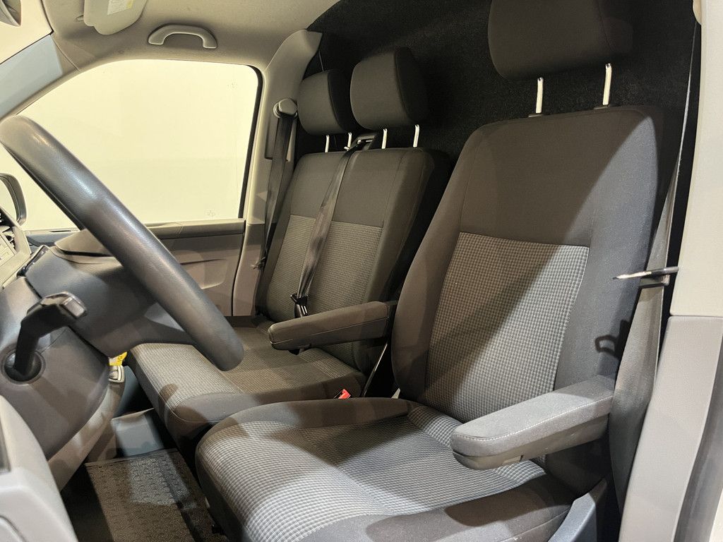Volkswagen Transporter 2.0 TDI L2H1 / Euro 6 / Schuifdeur L + R / Airco / CarPlay / Trekhaak / Cruise Control / PDC / 3-Zits